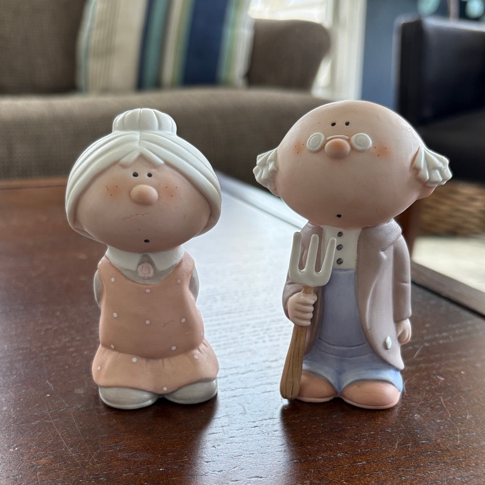 Pair of vintage Bumpkins figurines by Fabrizio